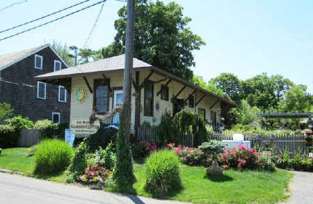 Sag-Harbor-Express-House_7-15-15_Morrison2.jpg (86005 bytes)